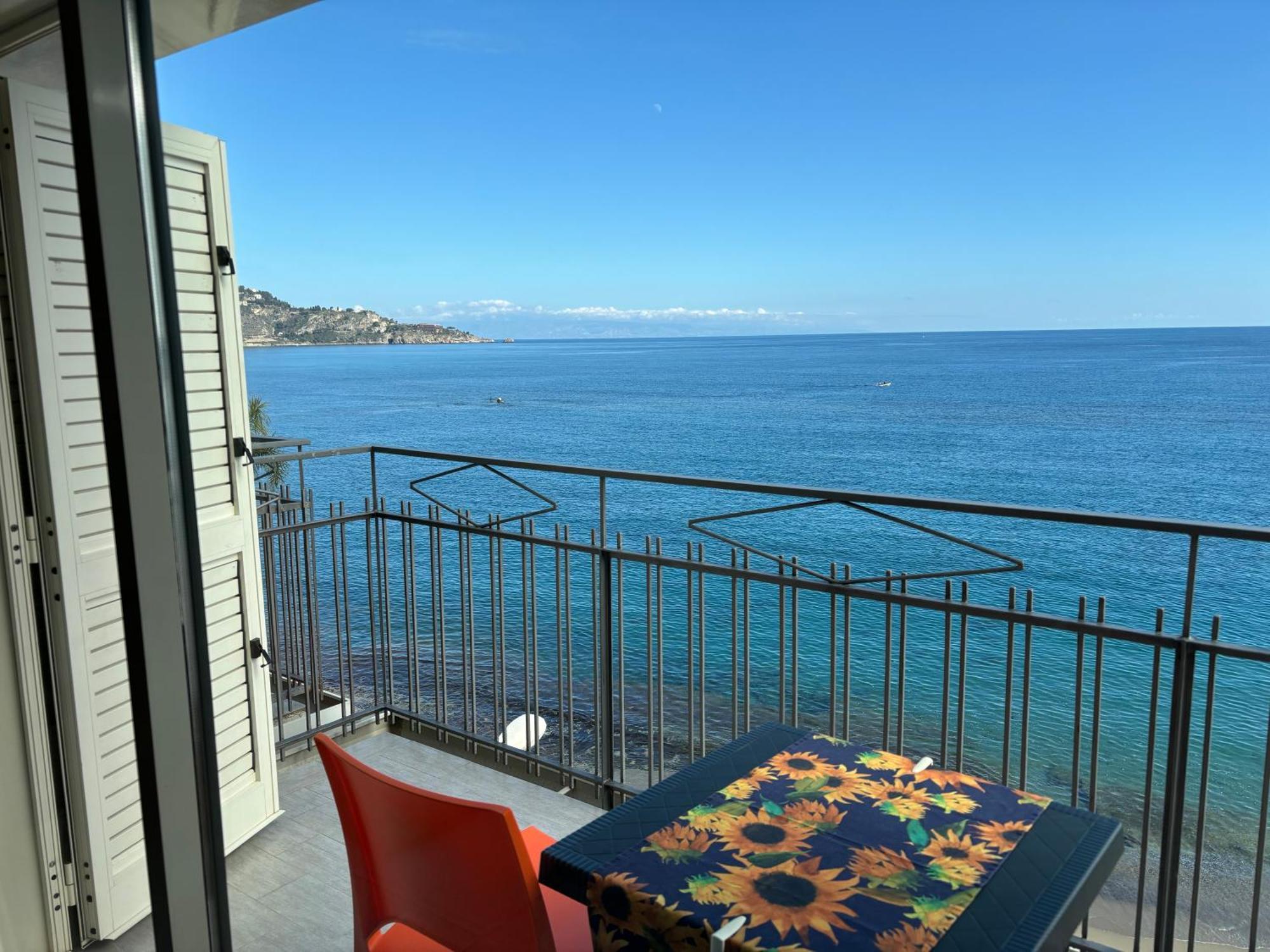 Apartmán La Mansarda Giardini Naxos Exteriér fotografie