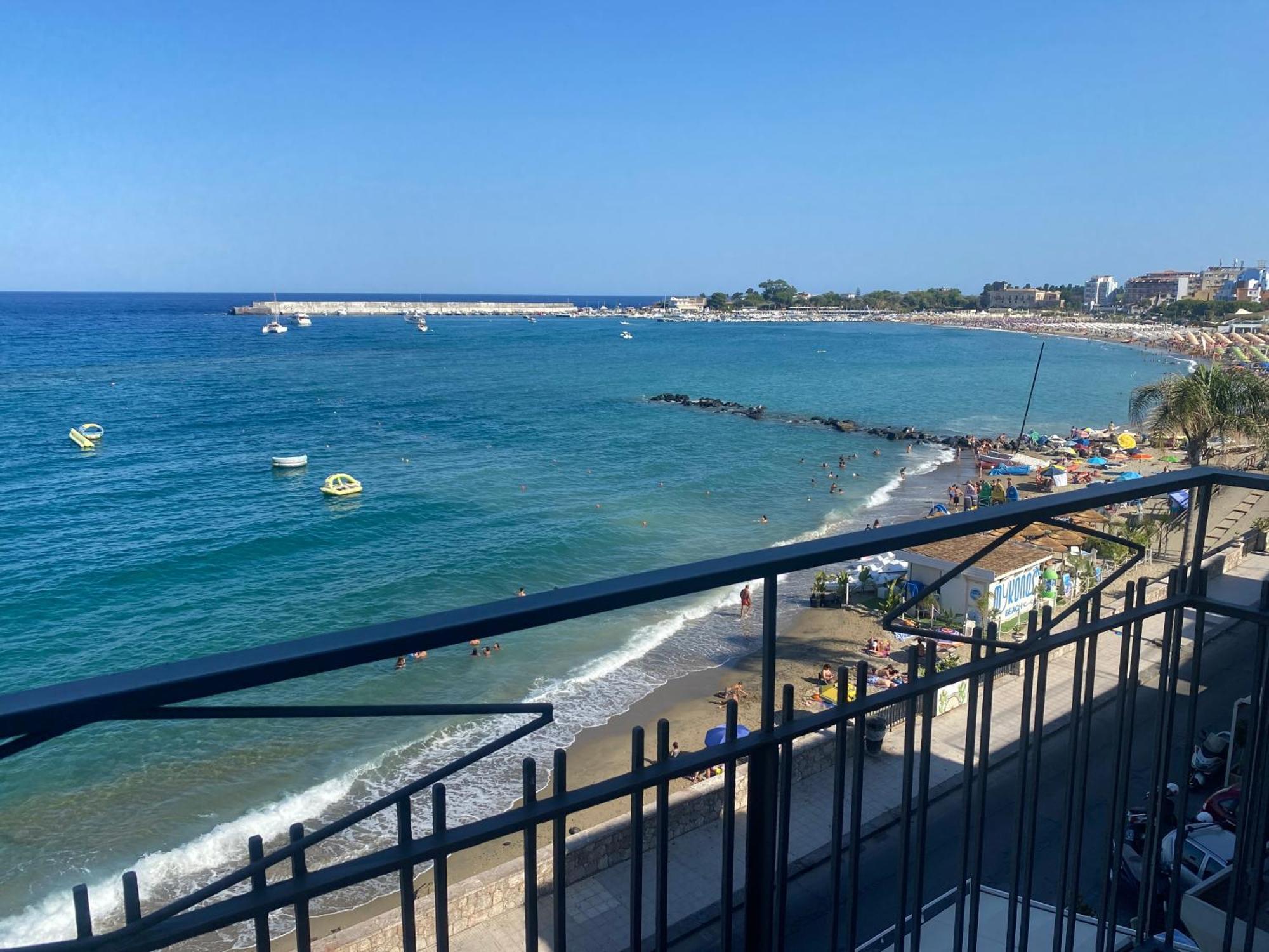 Apartmán La Mansarda Giardini Naxos Exteriér fotografie